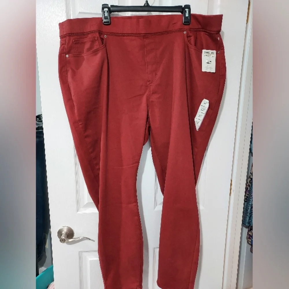 NWOT Signature Gold Levi Strauss Brick Pull-On Skinny Pants in Size 26 M W38 L30